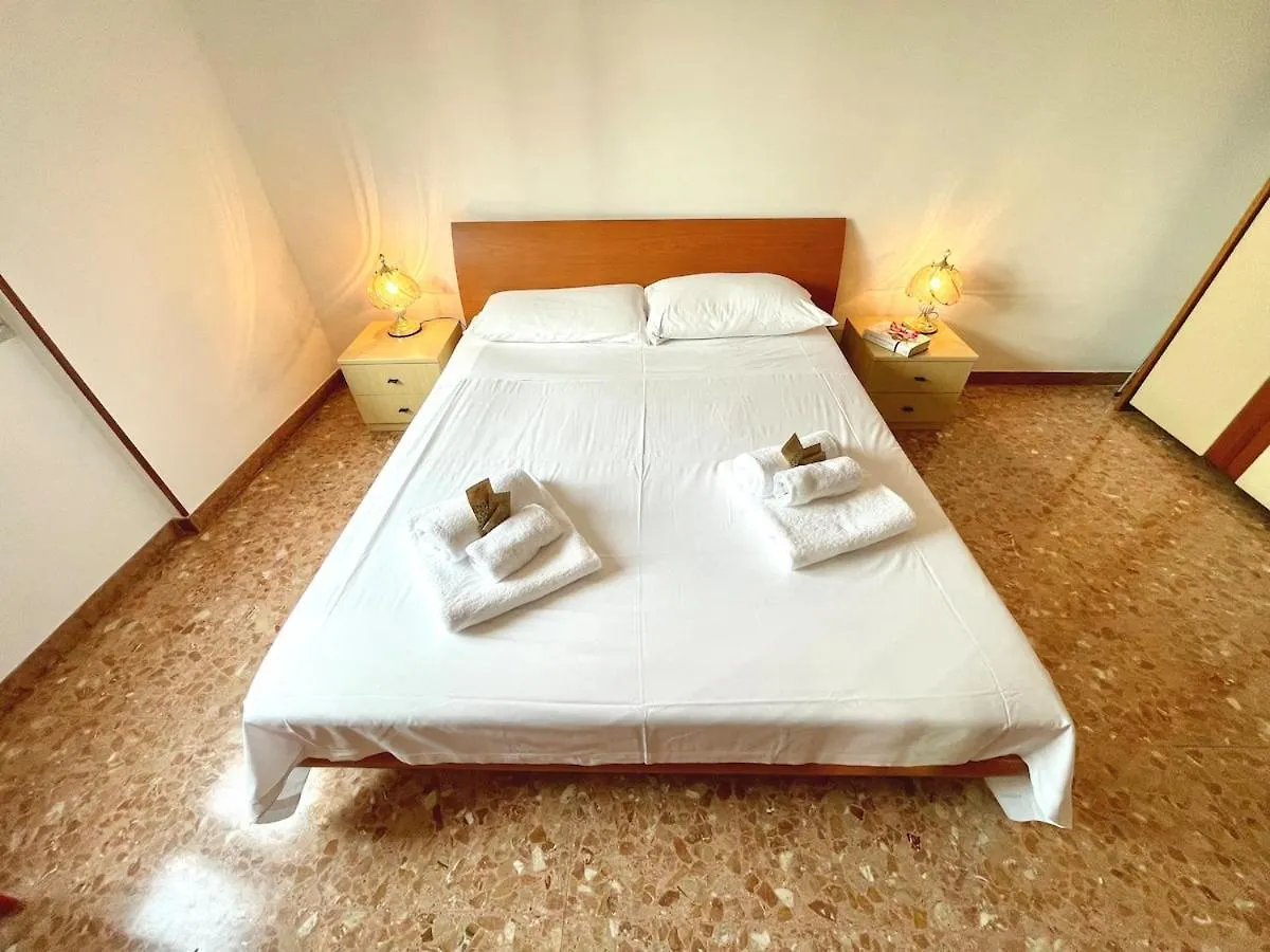 Apartamento D1Mora Lagoblu - Private Beach And Lake View Toscolano Maderno Itália